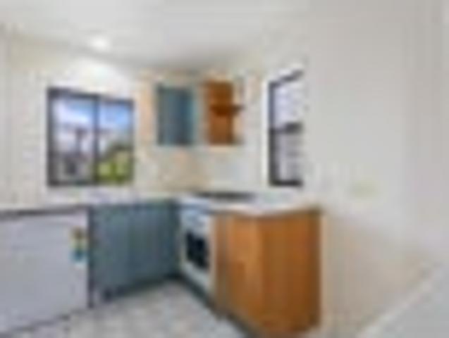 Townhouse for rent in Paremoremo, Oroua County