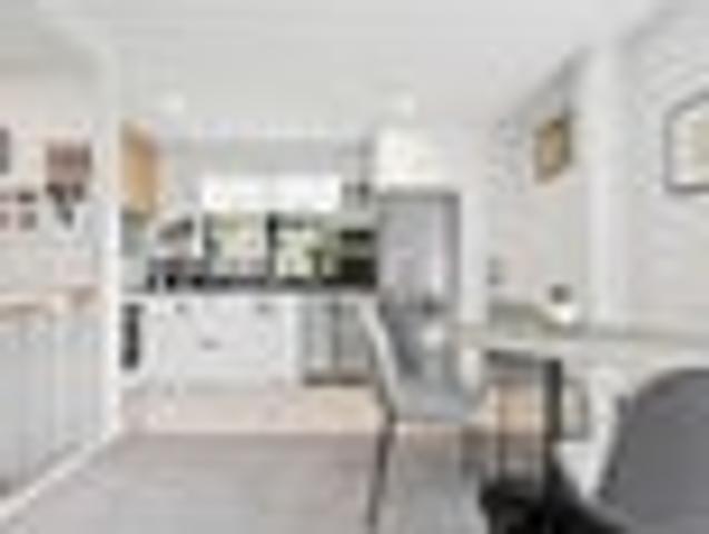 Townhouse for rent in Paremoremo, Oroua County