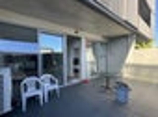 Apartment for rent in Paremoremo, Oroua County