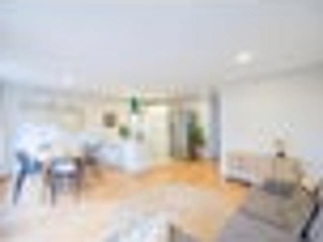 Townhouse for rent in Paremoremo, Oroua County