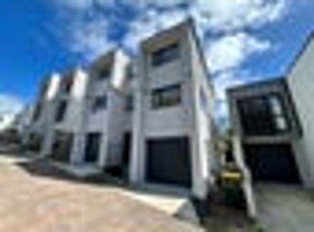 House for rent in Paremoremo, Oroua County