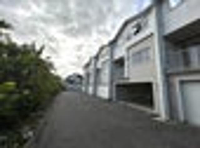 House for rent in Paremoremo