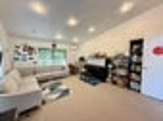 House for rent in Paremoremo