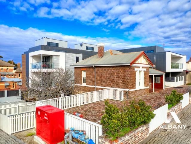 Townhouse for sale in Albany