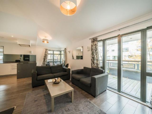 Apartment for rent in London Borough of Hounslow, Cat Hill