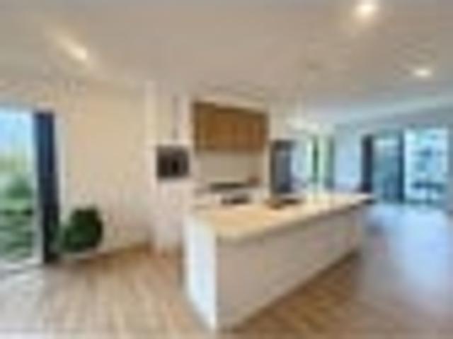 House for rent in Paremoremo