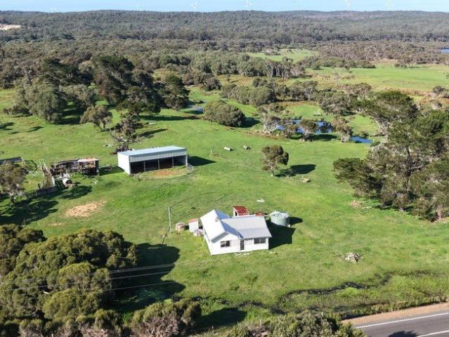 Cottage for sale in Elleker, Western Australia