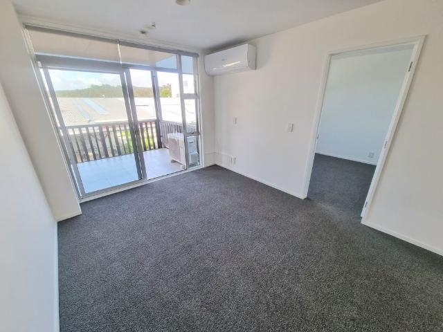 Apartment for rent in Paremoremo, Oroua County