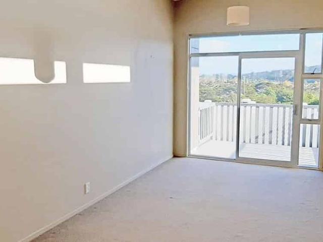Apartment for rent in Paremoremo, Oroua County