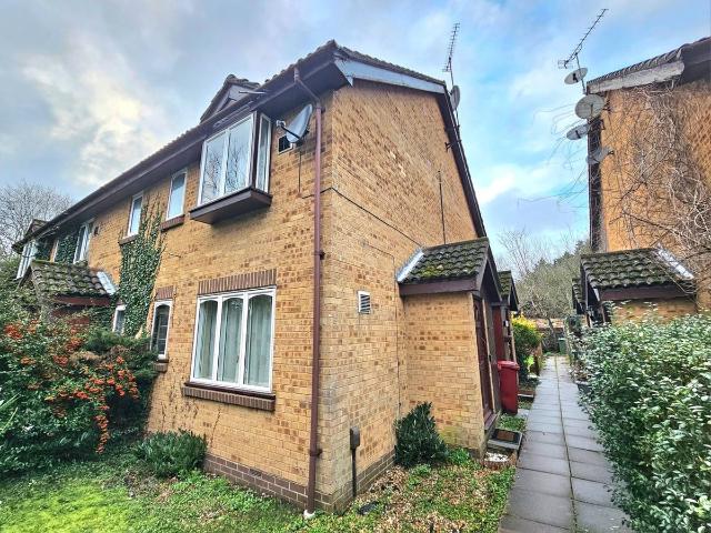 House for rent in Colnbrook with Poyle, Slough