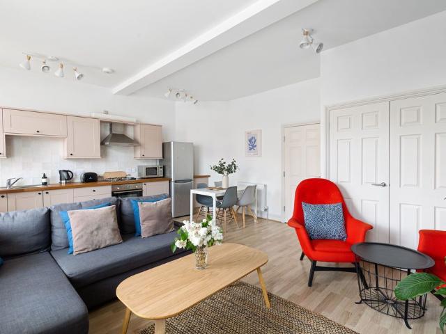 Apartment for rent in Plasnewydd, Falcon Lodge
