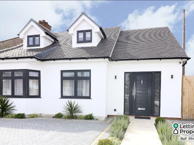 House for rent in Elm Park, Greater London