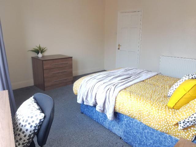 House for rent in Calderstones