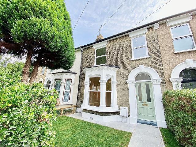 Apartment for rent in London Borough of Newham, Greater London