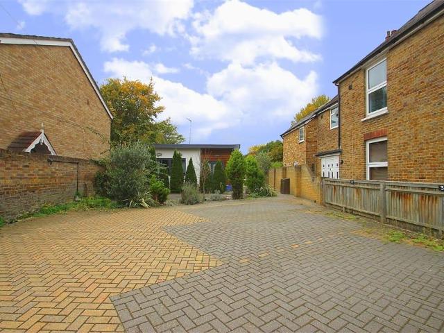 Apartment for rent in Old Windsor