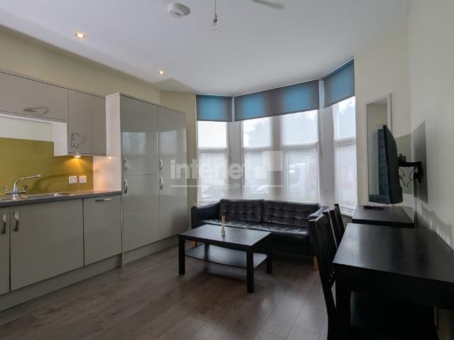 Apartment for rent in Plasnewydd, Falcon Lodge