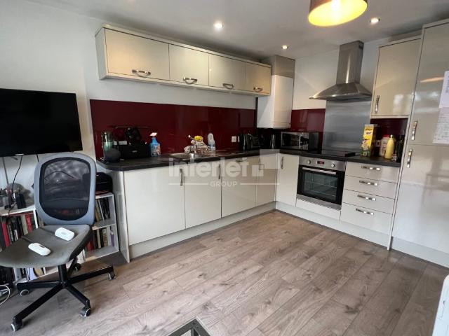 Apartment for rent in Plasnewydd, Falcon Lodge