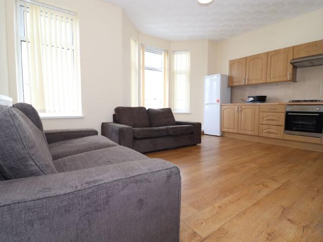 Apartment for rent in Plasnewydd, Falcon Lodge