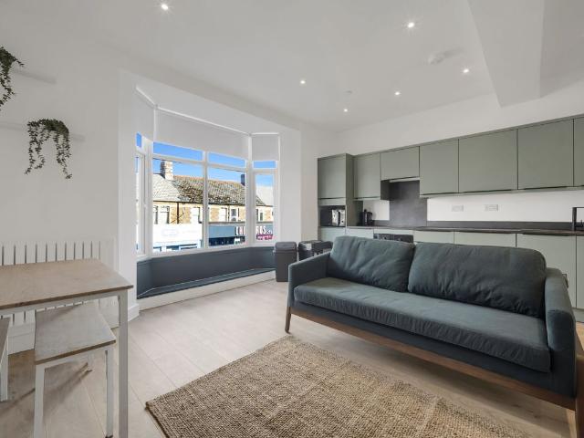 House for rent in Plasnewydd, Falcon Lodge