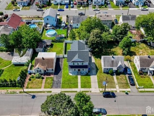 House for sale in Edison