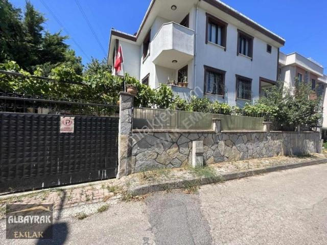 Ümraniye, İstanbul içerisinde satılık Villa