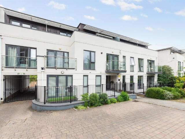 Apartment for rent in Shortlands, Greater London
