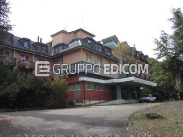 Locale Commerciale in vendita a Godiasco Salice Terme, Salice Terme