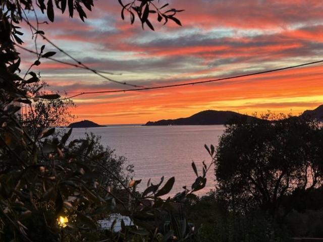 Locale Commerciale in vendita a Lerici, Liguria