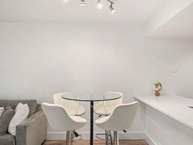 House for rent in Lower Robson, Vancouver