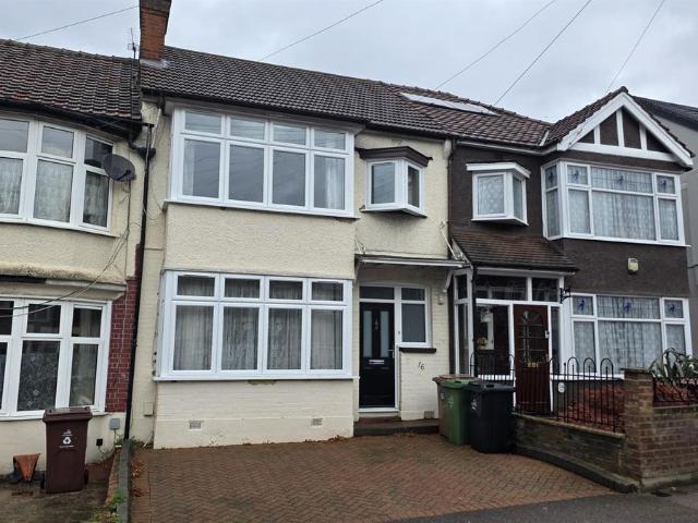 House for rent in Chingford Mount, Highams Park