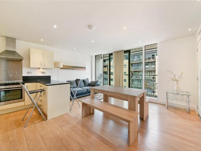 Apartment for rent in Reach, Greater London