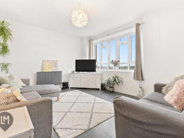 House for rent in Southfields, Greater London