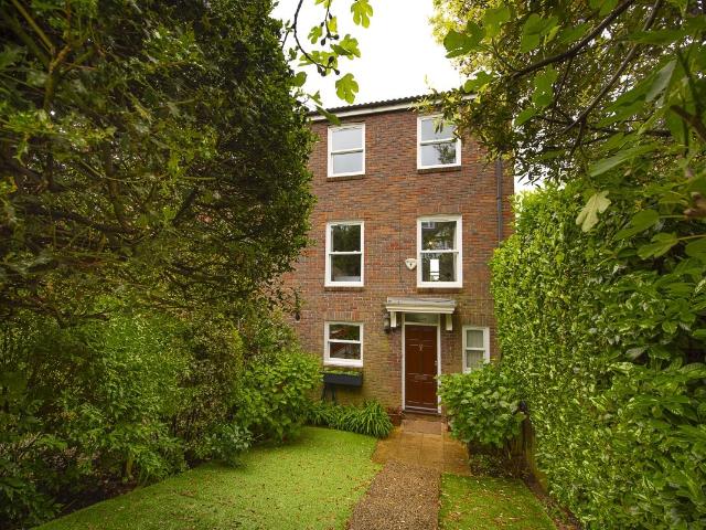 Apartment for rent in Southfields, Greater London