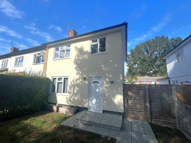 Apartment for rent in West Byfleet, Woking