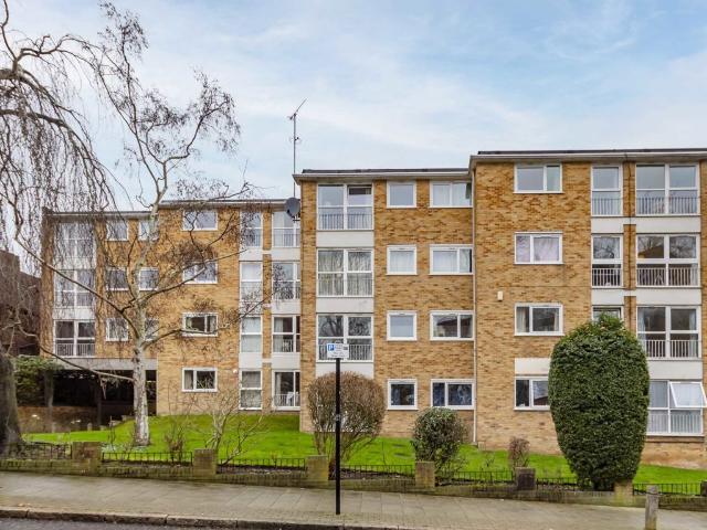 Apartment for rent in Southfields, Greater London