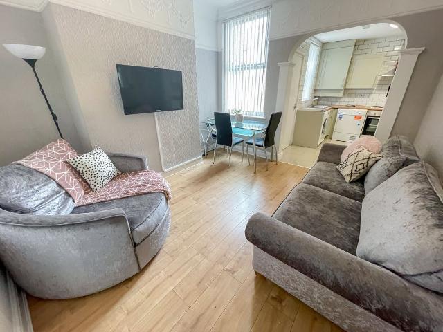 House for rent in Calderstones