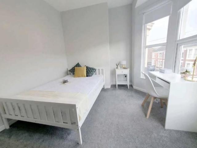 House for rent in Kensington, Calderstones