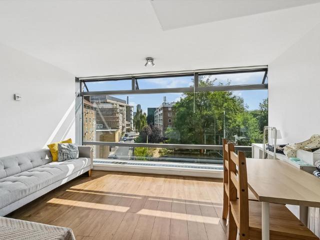 Apartment for rent in South Lambeth, Greater London