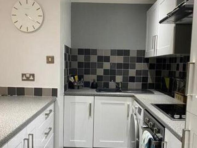 House for rent in Heol-las, Surrey
