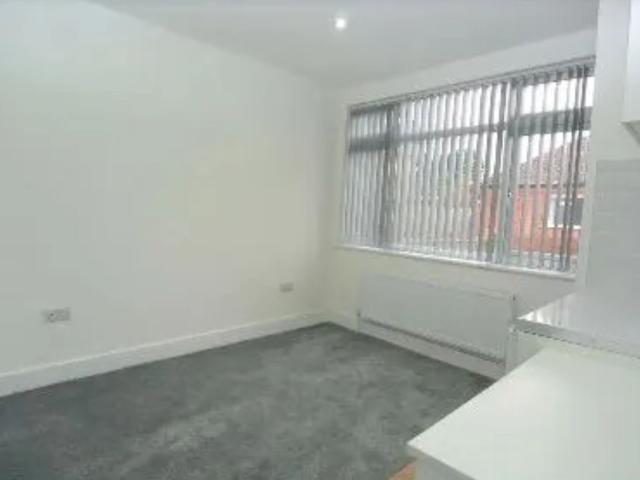 House for rent in Row Town, Surrey