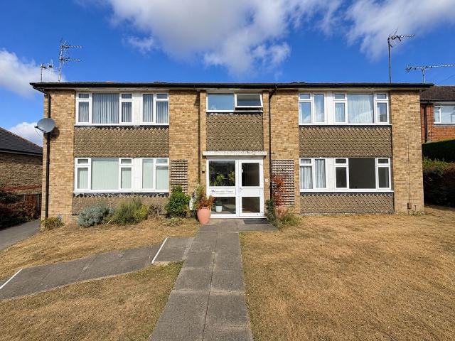 Apartment for rent in Ashtead Park, Pachesham Park