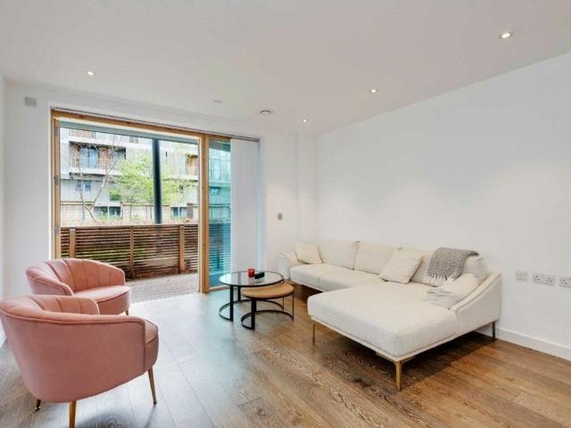 Apartment for rent in Queen's Park, Cat Hill