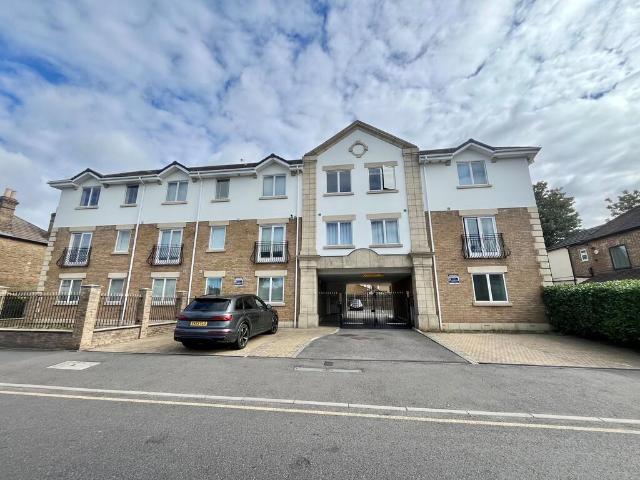Apartment for rent in Rush Green, Greater London