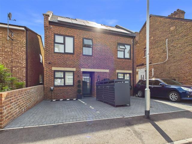 Apartment for rent in Yiewsley, Greater London