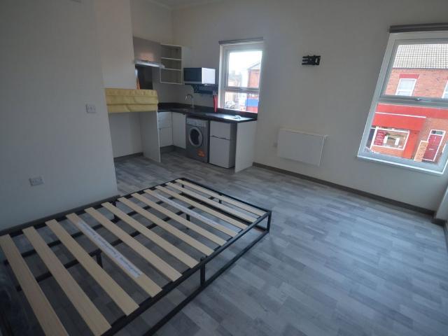 Studio for rent in Widnes