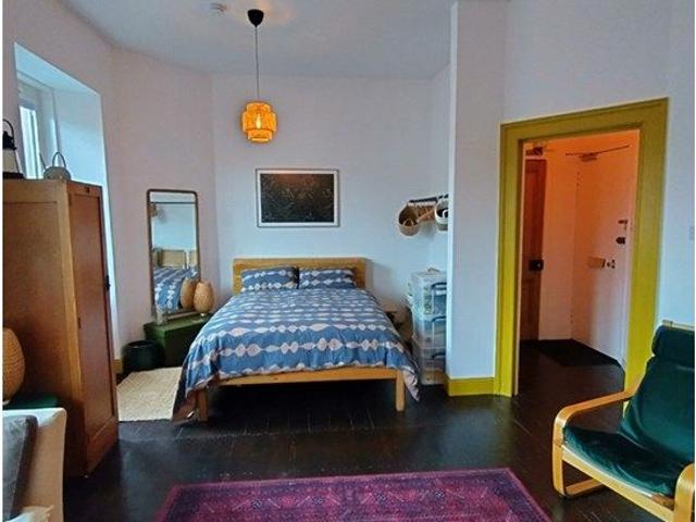 Studio for rent in Hillside, Leith