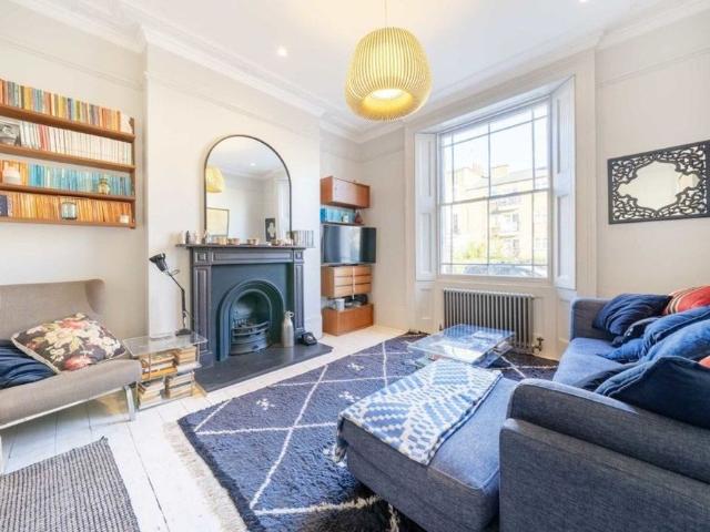 House for rent in Chalk Farm, Cat Hill