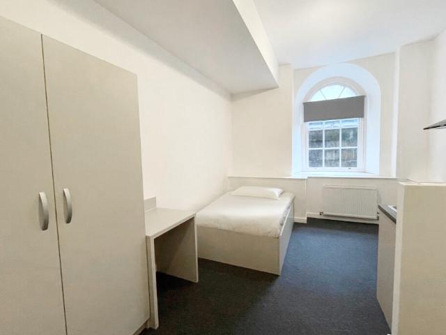 Studio for rent in Upperthorpe, South Yorkshire