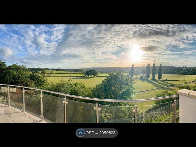 Apartment for rent in Coney Hall, Greater London