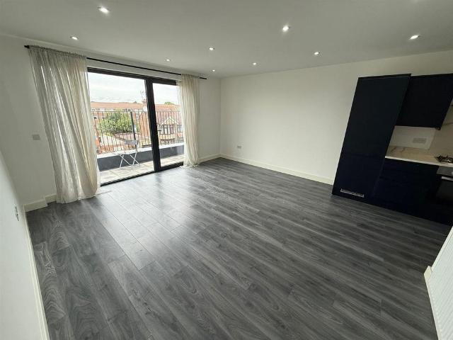 Apartment for rent in Enfield Lock, Greater London